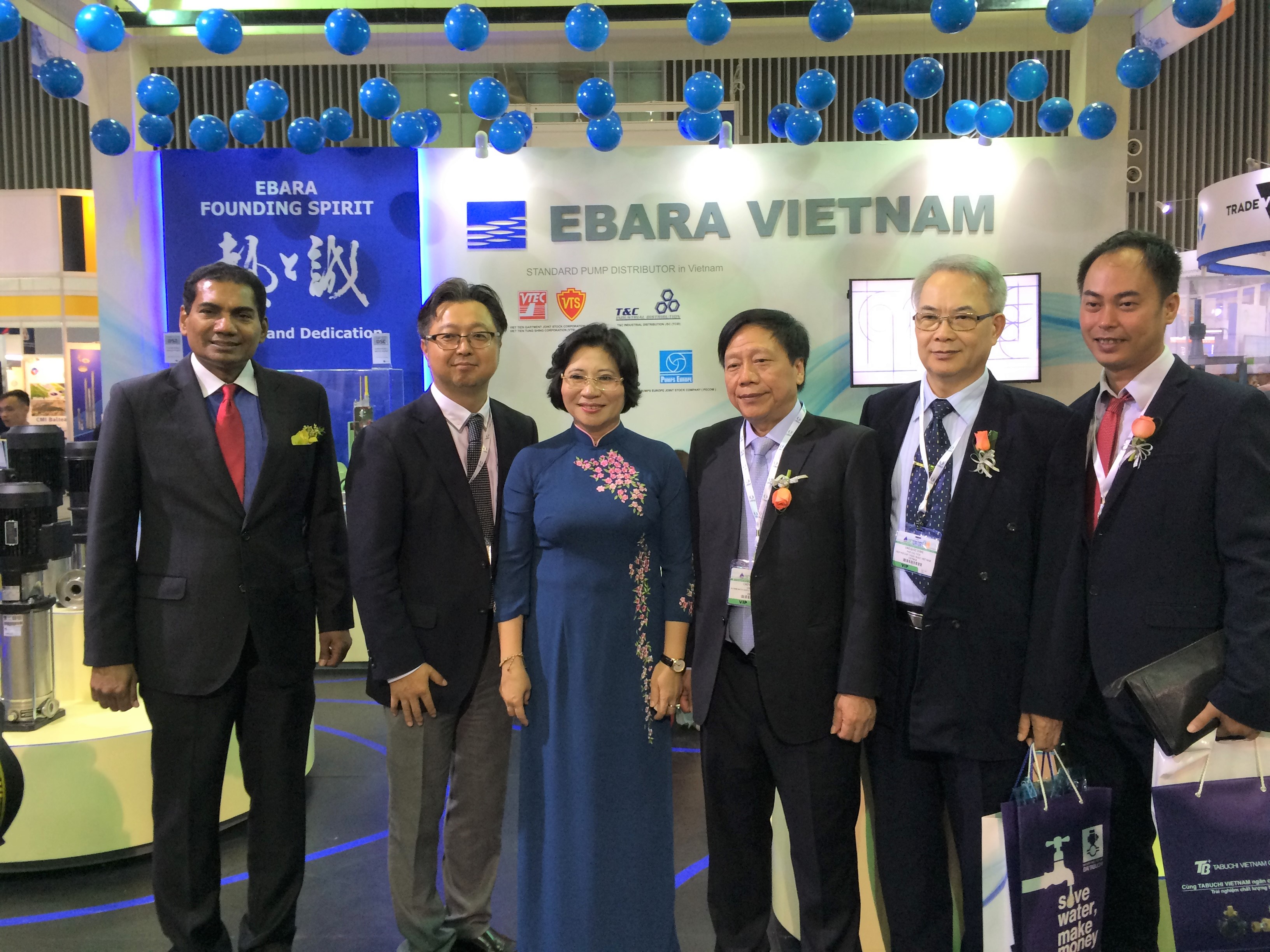 Mrs. Phan Thi My Linh – Vice Minister of Ministry of Construction with Mr.Ono (GD)