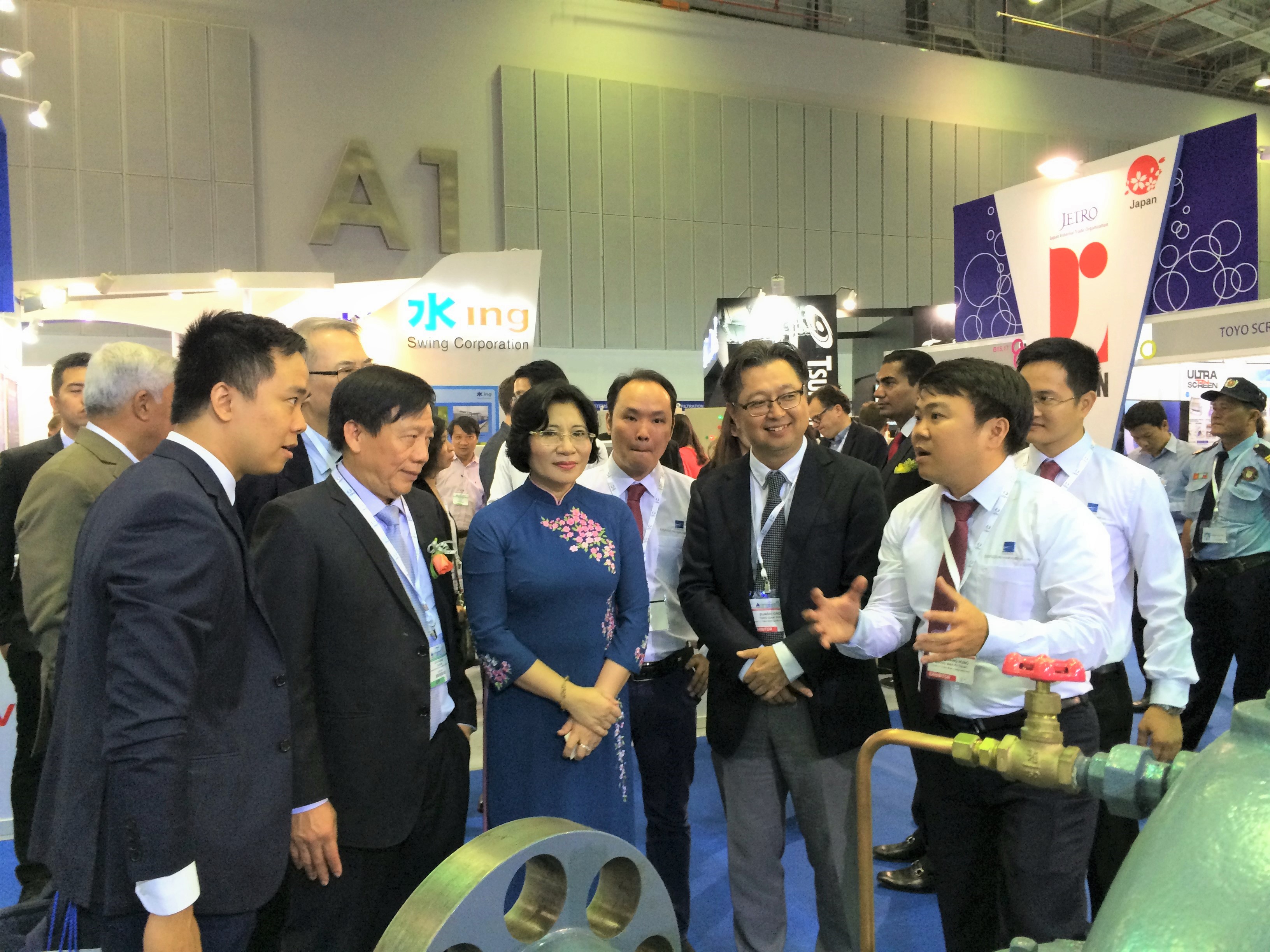 Mrs. Phan Thi My Linh – Vice Minister of Ministry of Construction with CW model